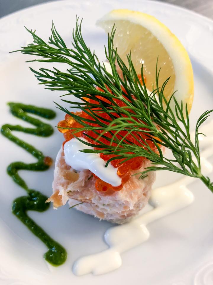 Forratt med kallrokt lax, dill och citron